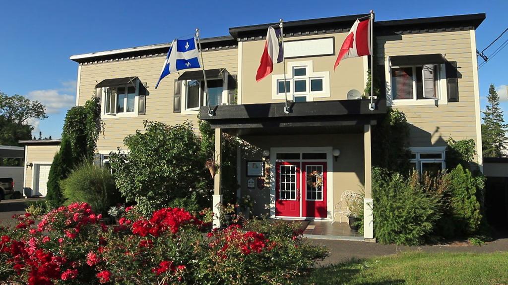Auberge Sur Le Lac Temiscouata Temiscouata Sur Le Lac Exteriér fotografie